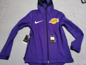 湖人队nike出场服