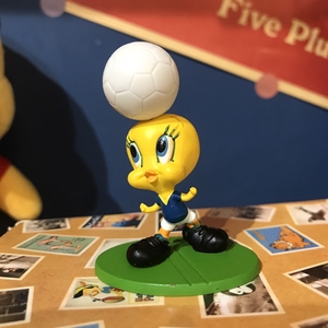 乐一通 兔八哥 翠儿 世界杯球王公仔手办摆件