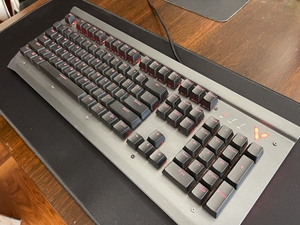 00山城老杨头淘宝青轴灰轴轴体,声音清脆,手感还不错雷柏v780s上拆