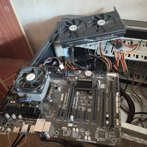 旧电脑拆机板u加风扇一起出,cpua10-5800正常可以使