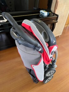 志高chicco婴儿推车,香港购买的,可坐可躺,车子轮子大行