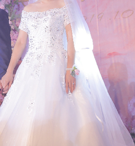 杭州婚纱城定制，164cm，54kg可穿。就婚礼仪式上穿过1