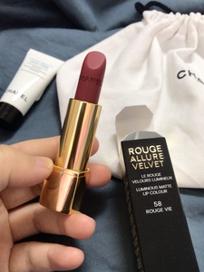 香奈儿口红rouge vie 58号色,全新正品,当时是官网