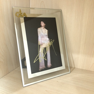 孟美岐亲笔签名