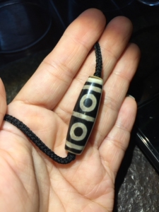 特殊图腾三眼天珠少见图案,非常漂亮的一颗黄金尺寸