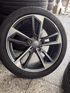 18寸奥迪a4刀锋轮毂带胎一套,原厂原车原装正品拆车件钢圈