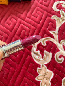 纪梵希小羊皮口红327  试色一次 颜色不适合自己