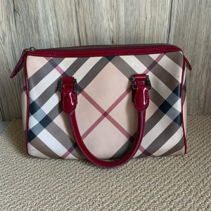 正品97新,burberry巴宝莉格纹配红色漆皮波士顿枕头包