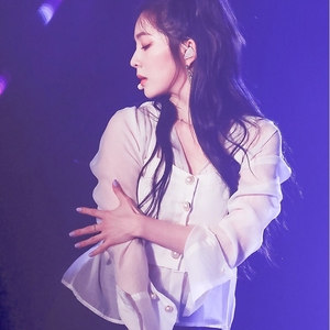 redvelvet裴珠泫同款打歌服白色两件套衬衫吊带透视打底