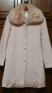 巧帛品牌，第一件狐狸毛大衣基本全新，毛领特别大丰满，含羊毛7
