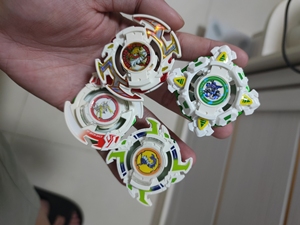 爆旋陀螺旧世代四圣兽s白色.青龙s 朱雀s 玄武s.白虎不出