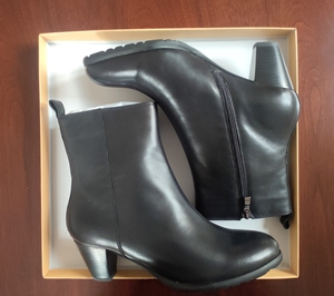 南航空乘乘务员女冬靴,全新,内有薄绒,黑色,39码,牛皮材质