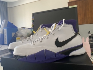 全新原盒45码,科比81分之夜屠龙战靴,经典永不过时,感兴趣