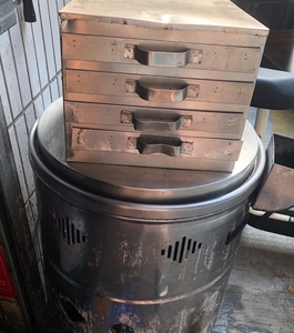 肠粉机,九成新,买来后没用过几次,把上面蒸肠粉格换成笼屉可以