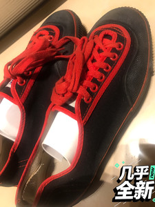 足球鞋中国红