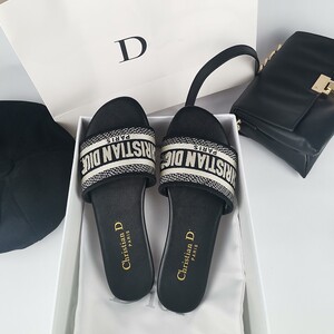 dior刺绣拖鞋 换季便宜出 全新