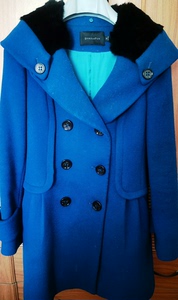 蓝地牌羊毛大衣，带毛领可拆卸，商场专柜3000多元购入，16