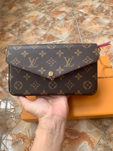 lv三合一链条包 专柜正品 几乎全新的  没有任何瑕疵 买了