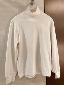 UNIQLO优衣库M码中高领奶白色打底衫，温暖舒适，适合贴身