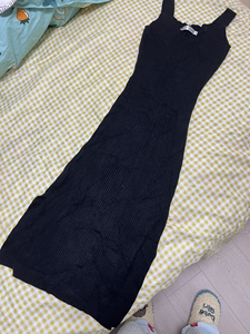 南风家针织黑色修身连衣裙m，全新，弹力很大，开叉显腿长，作为