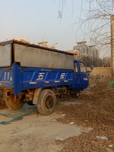 五征二手柴油三轮车。疫情期间手续脱审无手续。平时卖草莓用的。