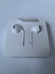 苹果11原装耳机全新未使用,自己19年京东买的手机,盒中自带