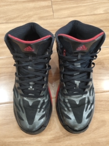 阿迪达斯罗斯无敌轻