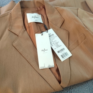 全新带吊牌伊芙丽efini西装,l码,有垫肩,所见即所得,售
