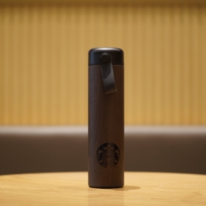 星巴克全新仿木纹保温杯.喜欢买杯子所以杯子太多了,原价买成2