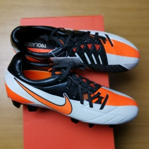 000人付款淘宝耐克t90足球鞋 laser4hg打火机008808544