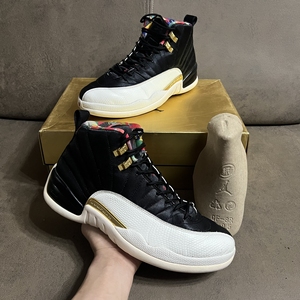 aj12百家衣 43原盒配件齐全 整体很不错 鞋底纹路清晰
