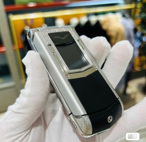 93新 vertu 翻盖手机 原镶钻 陶瓷按键 高价款 顾客