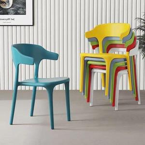 塑料椅子简约靠背凳子北欧餐椅家用大人餐桌椅塑胶椅加厚牛角椅子