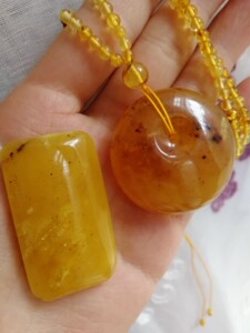 俄料药珀蜜糖红公主扣鸡油黄金沙无事牌蜜蜡吊坠