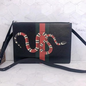 gucci古驰珊瑚蛇印花手拿包 单肩斜挎包