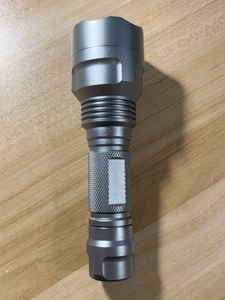 毛裤convoy c8手电,用一节18650电池,钛灰色外壳