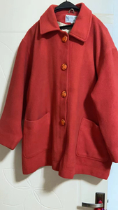 飞尼克斯红色呢子大衣，长75，胸围120，8.5成新，衣服有
