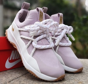 耐克樱花粉粗鞋带女鞋