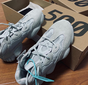 出全新adidas yeezy500 盐白 海盐 salta