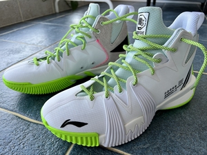 李宁白色绿色鞋