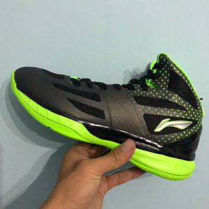 李宁超轻10代篮球鞋