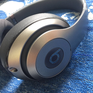 beatsx耳机专业维俢不开机 红白灯 单耳响 换电池灯闪烁