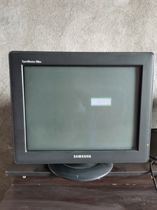 三星17寸crt纯平显示器