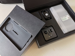 华为保时捷设计mate40rs包装盒和配件.