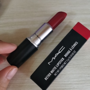 mac魅可子弹头口红色号rubywoo,很新,保正!只涂过五