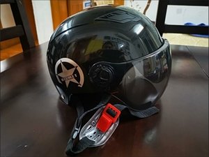 特价出轻便实用的亮黑色摩托车头盔每顶仅售19.9元包邮！（限