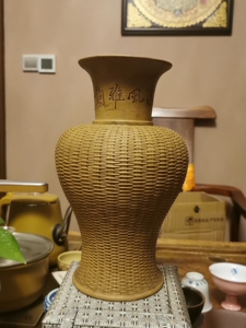 老花瓶了,段泥竹编紫砂花瓶,洛石刻,王亚心制.