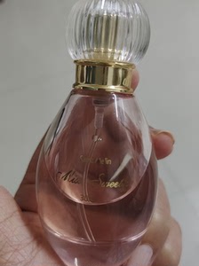 出手一瓶圣美伦巴黎甜心女士香水持久留香清新斩男香