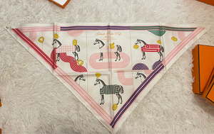 爱马仕2022限量春夏三角形丝巾 爱马仕 hermes 新款