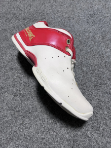 斯伯丁篮球鞋正品